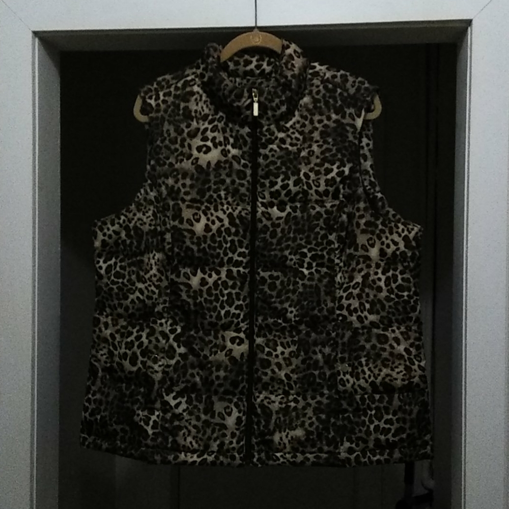 Leopard print Charter Club Vest in size 2x.